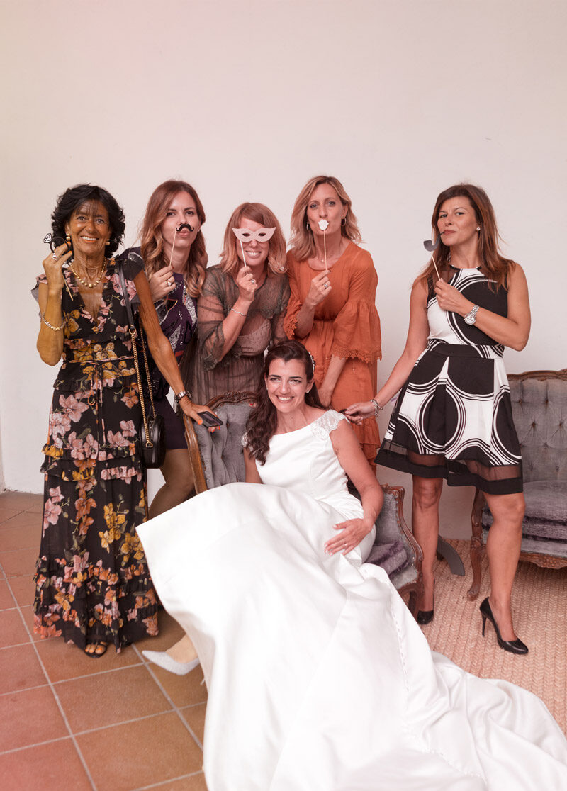 sposa-con-le-amiche